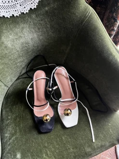 Globe Sandals In Era